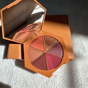 EM Cosmetics Divine Skies Eyeshadow Palette in Color Faded Clementine, NWT